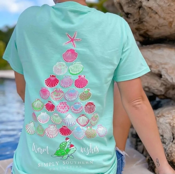 NWT Simply Southern Seashell Christmas Tree Warm Sea Tshirt - Picture 2 of 4